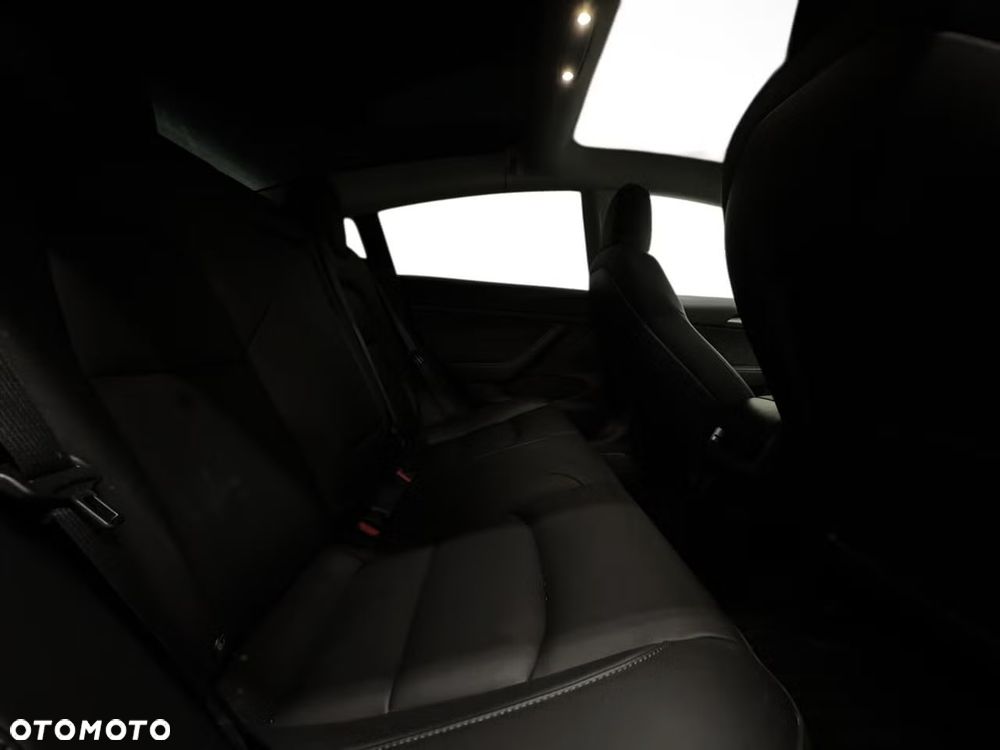 Tesla Model 3 - 9