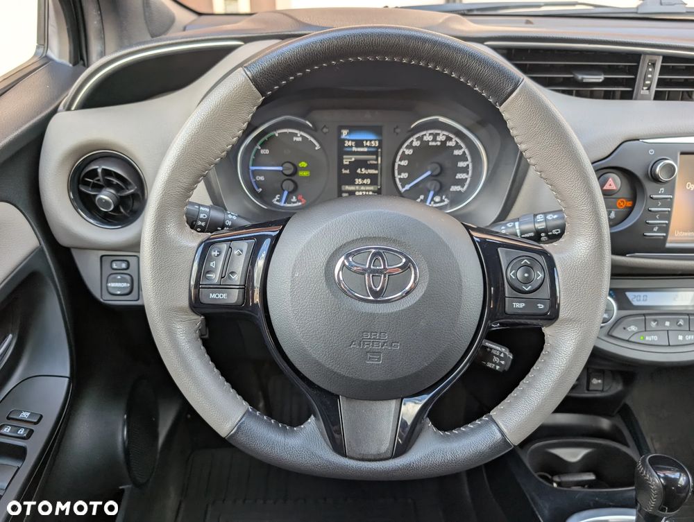 Toyota Yaris Hybrid 100 Selection Passion - 25