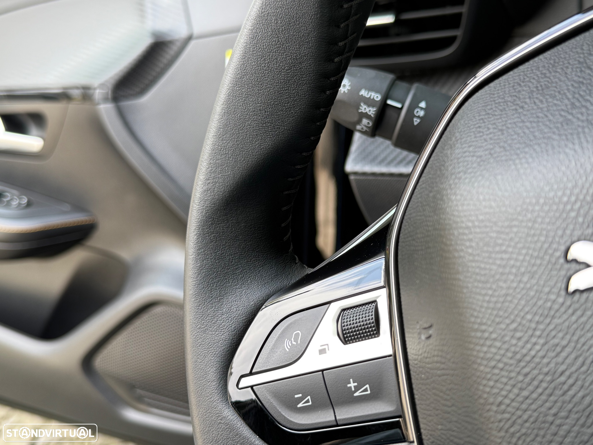 Peugeot 208 1.2 PureTech Allure - 26