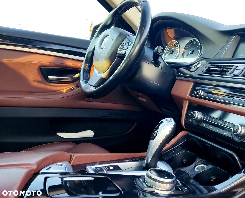 BMW Seria 5 520d Touring Luxury Line - 12