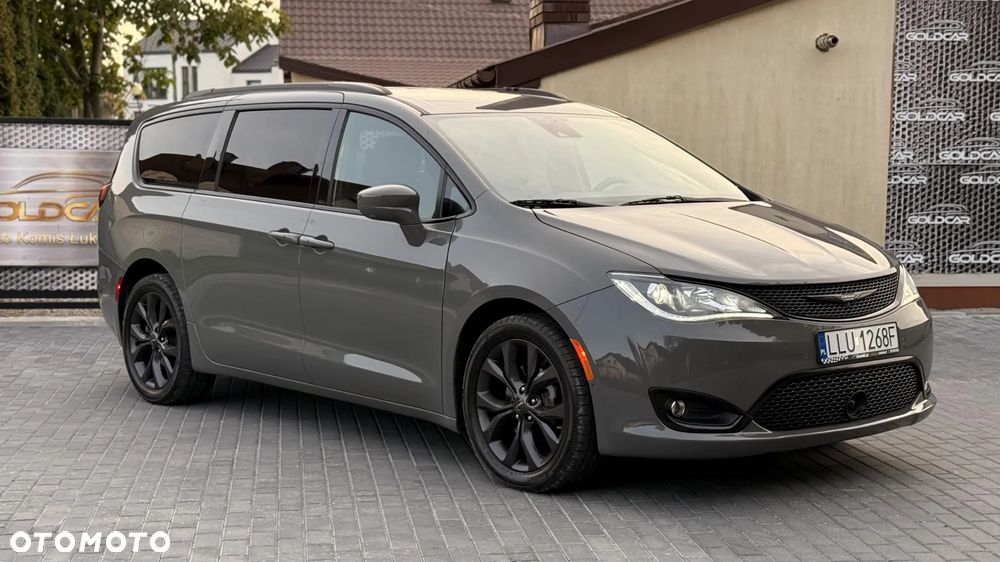 Chrysler Pacifica - 8