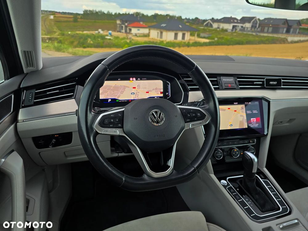 Volkswagen Passat Variant 2.0 TDI EVO Elegance DSG - 18