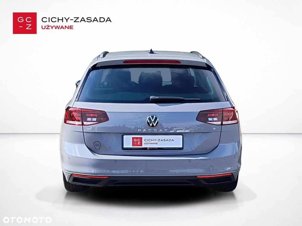 Volkswagen Passat - 4