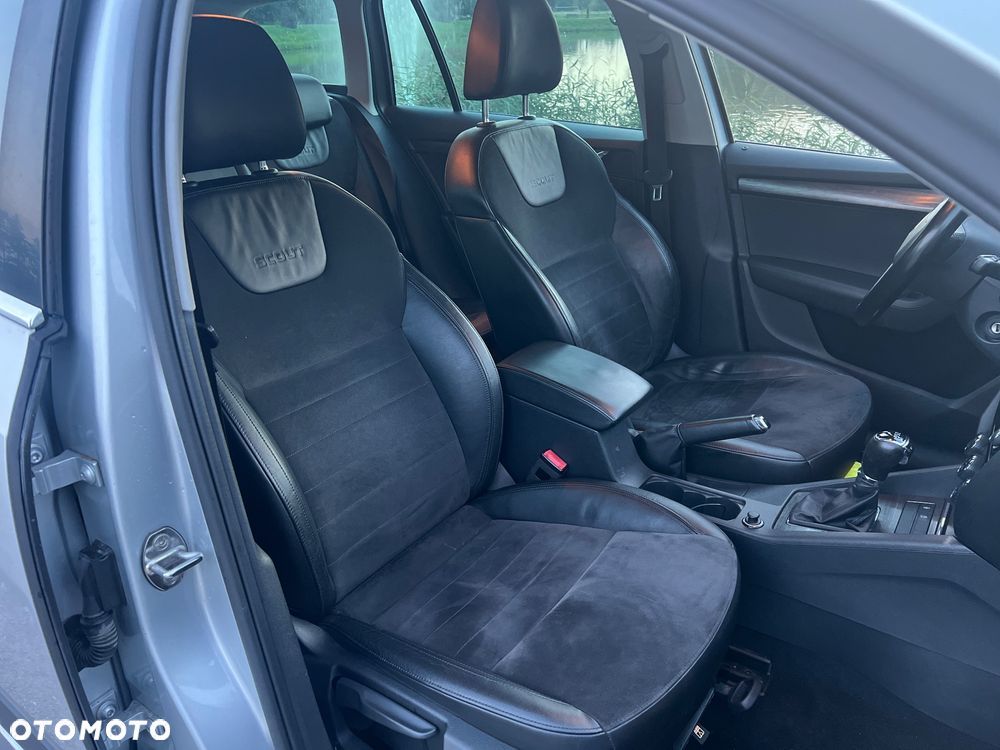 Skoda Octavia Scout 2.0 TDI 4x4 DSG - 12