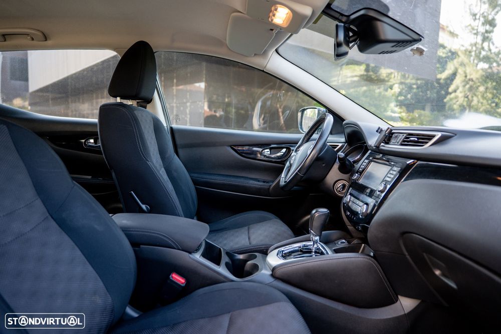 Nissan Qashqai 1.6 dCi Xtronic TEKNA - 9