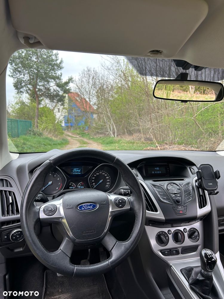 Ford Focus 1.6 Ambiente - 22