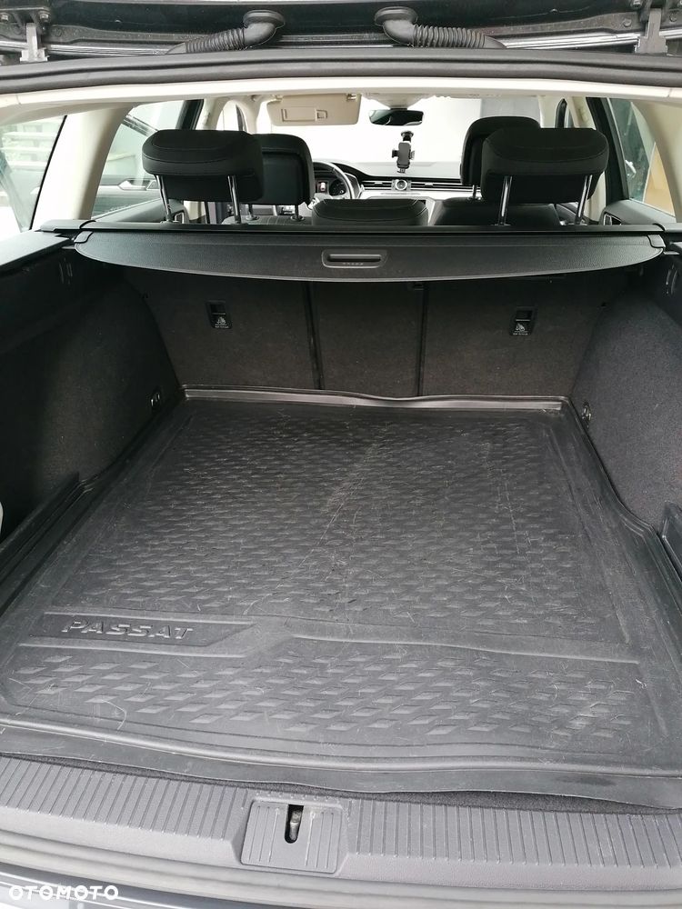 Volkswagen Passat - 31