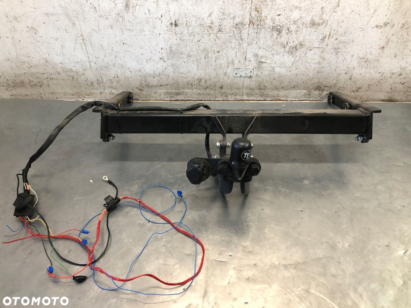 A4 B9 KOMBI/SEDAN HAK BELKA INSTALACJA TOW TRUST TOWBARS A50-X - 1