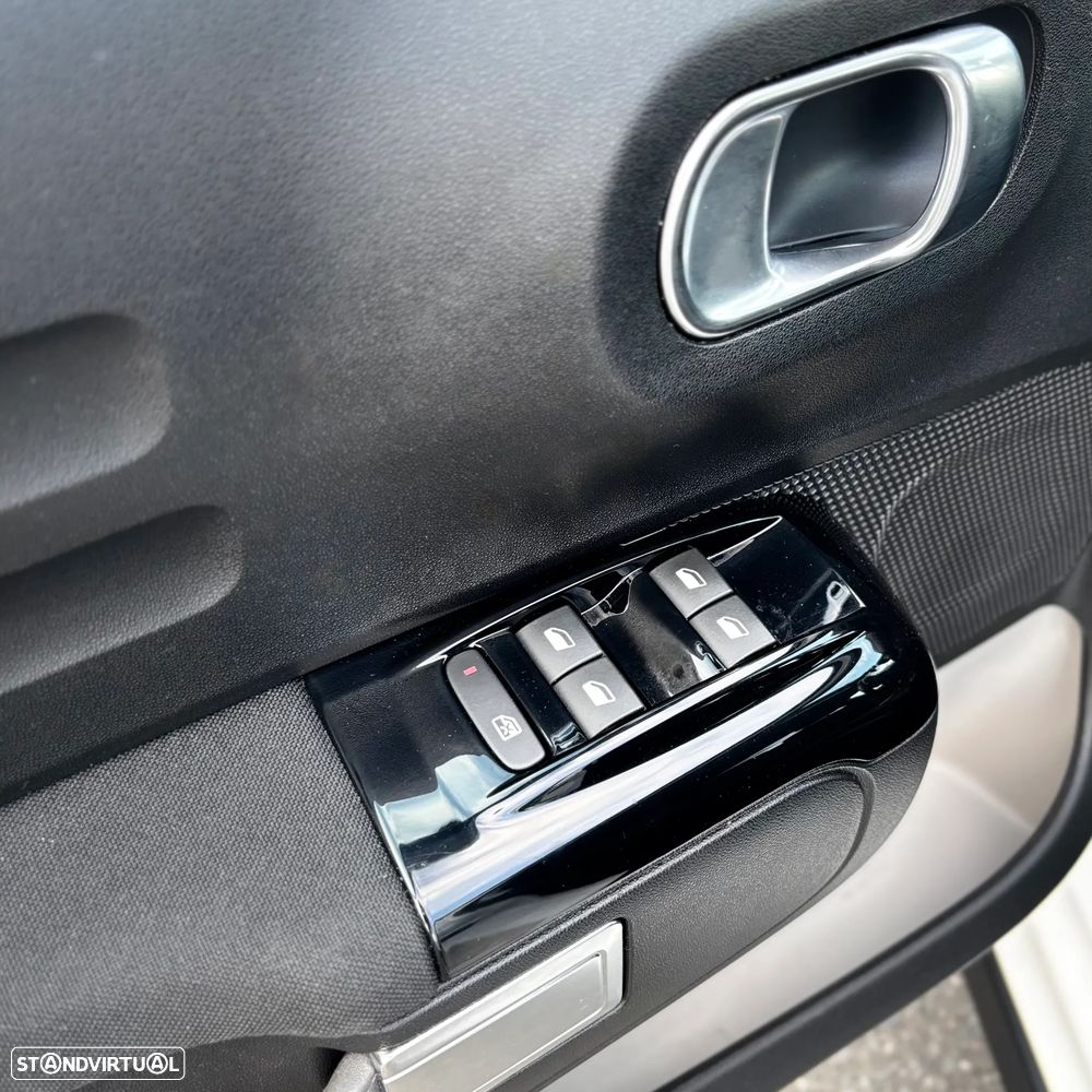 Citroën C3 1.2 PureTech Shine - 22