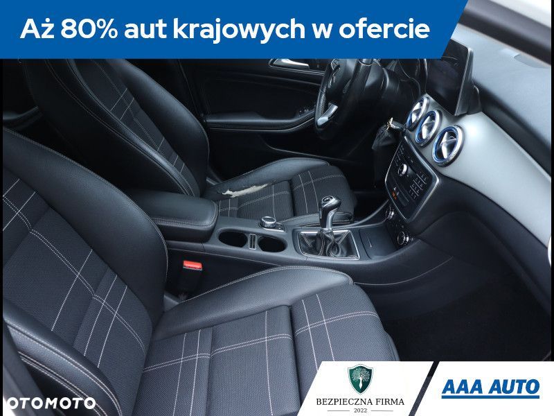 Mercedes-Benz GLA - 10