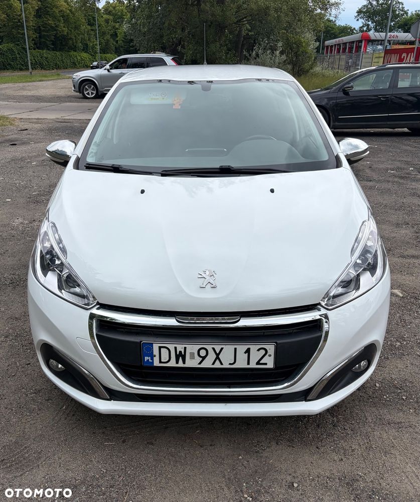 Peugeot 208 - 1