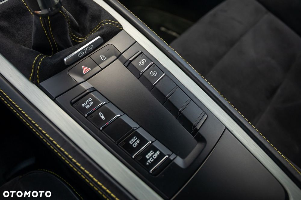 Porsche 718 Cayman GPF GT4 - 32