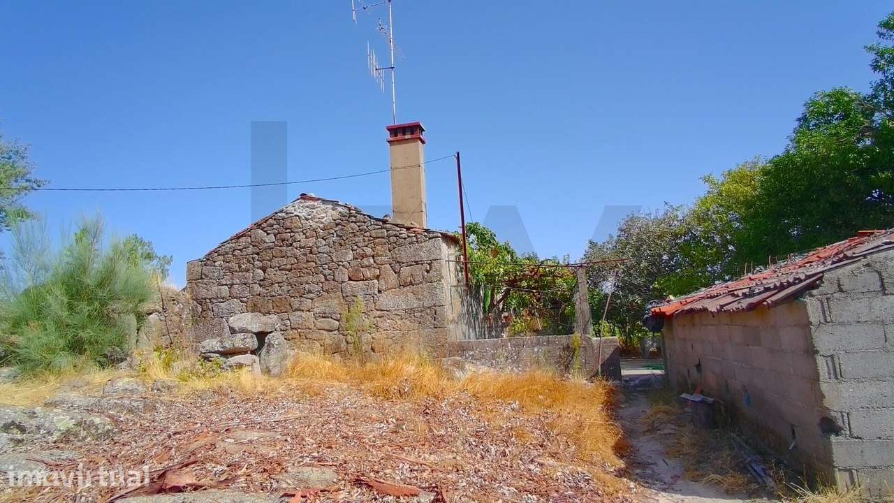 Quinta com casa para recuperar localizada na tranquila Aldeia de Quint - Grande imagem: 5/21