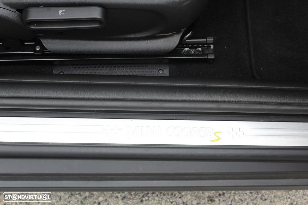 MINI 3 Portas Cooper SE Essential - 21