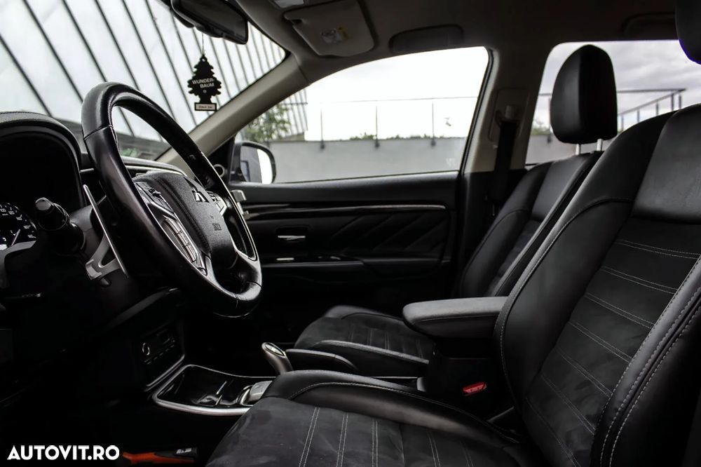 Mitsubishi Outlander 2.0 4WD Plug-In Hybrid Top - 7