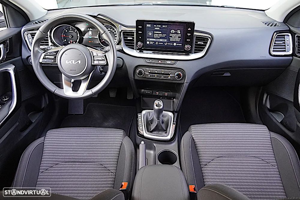 Kia Ceed SW 1.6 CRDi MHEV Dynamic - 23