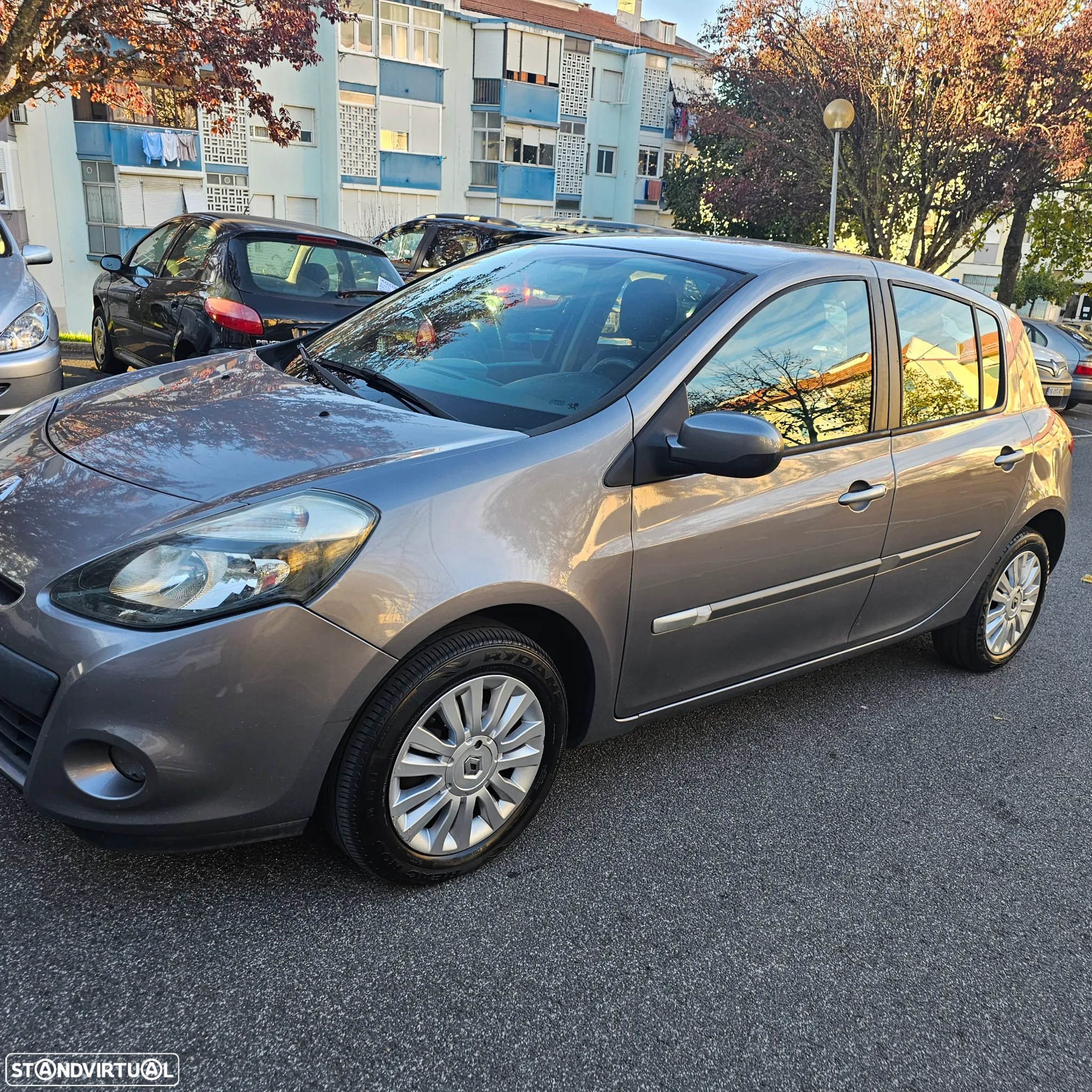 Renault Clio 1.5 dCi Dynamique S - 4