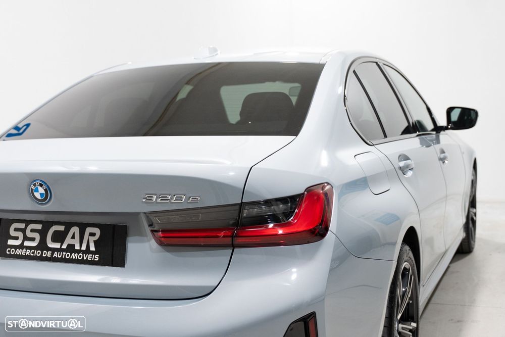 BMW 320 e Pack Desportivo M Auto - 9