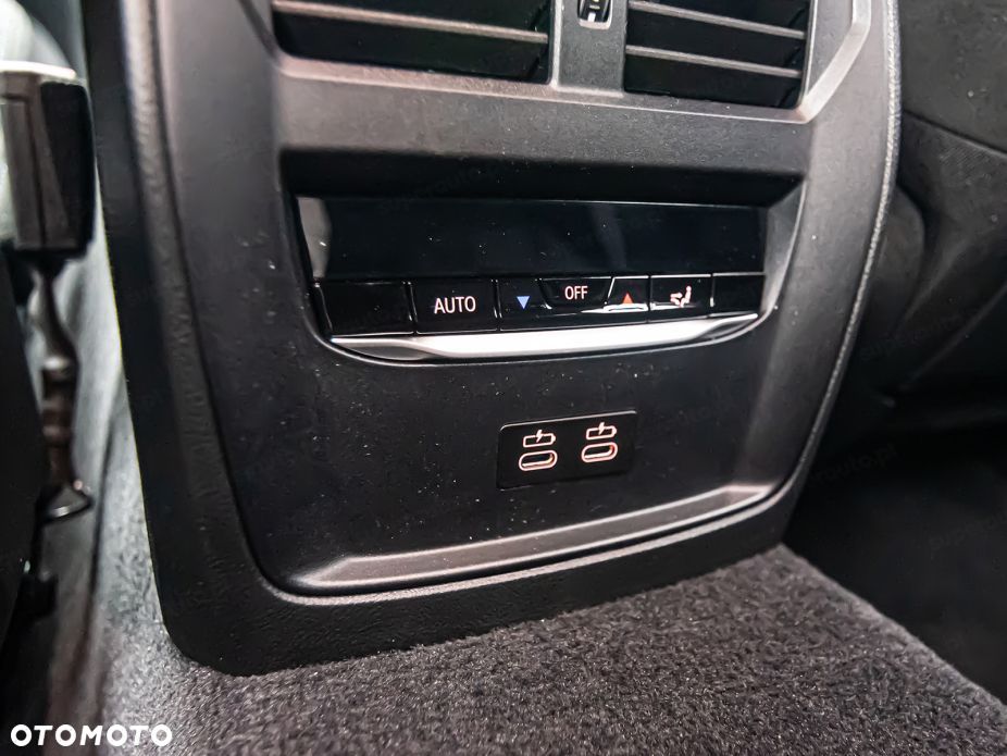BMW Seria 3 330i xDrive M Sport - 30