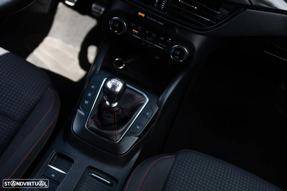 Ford Focus 1.0 EcoBoost S&S ST-LINE - 28