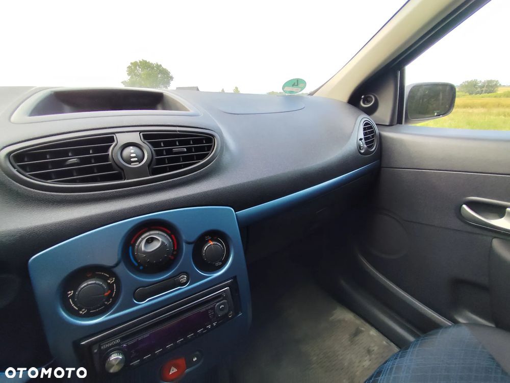 Renault Clio 1.2 16V Emotion - 17