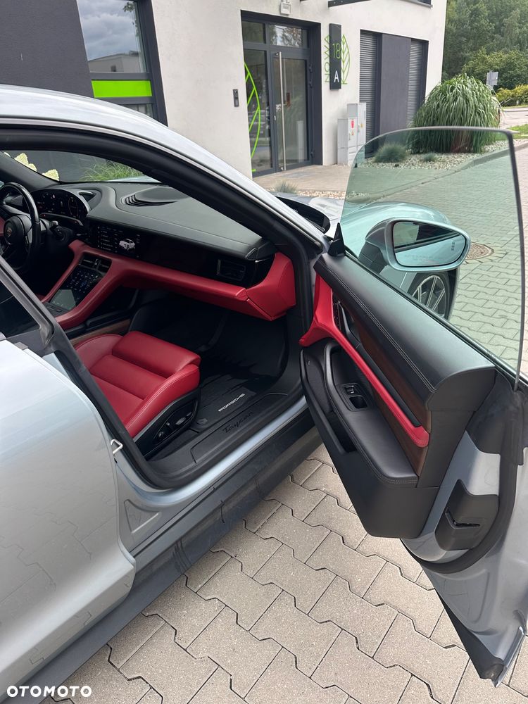 Porsche Taycan 4 - 11