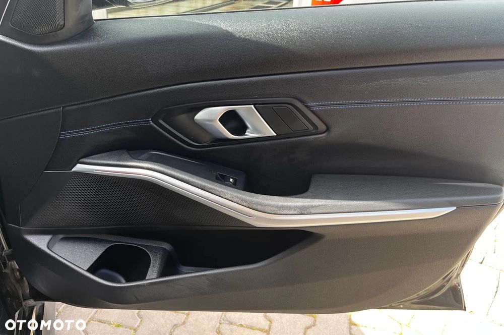 BMW Seria 3 318i M Sport - 25