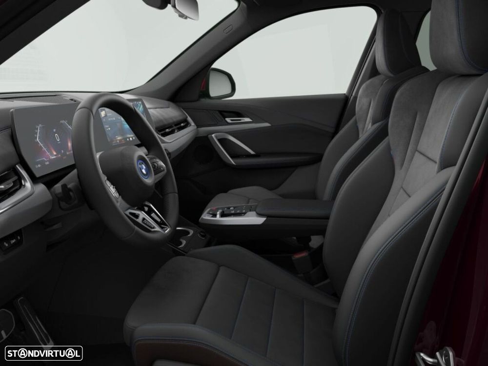 BMW iX1 eDrive20 Edição Desportiva M - 3