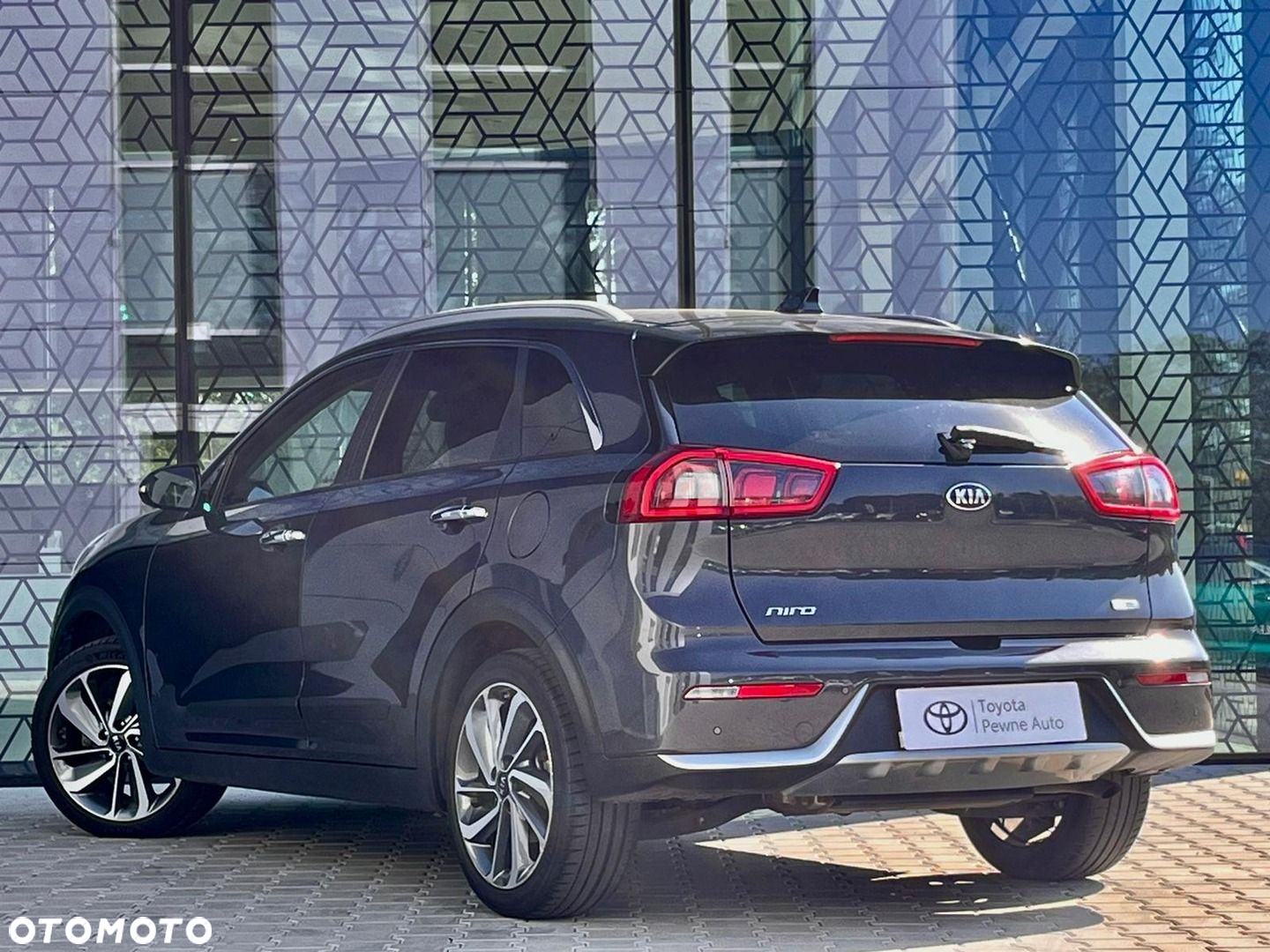 Kia Niro 1.6 GDI Hybrid L - 11