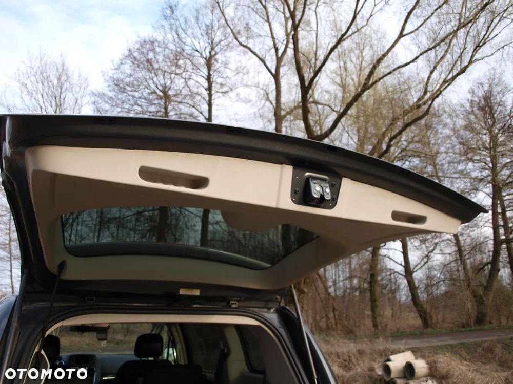 Chrysler Town & Country - 10