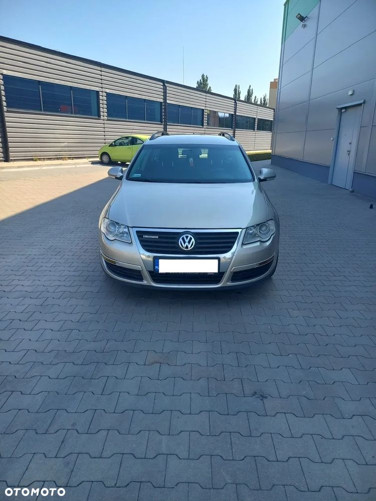 Volkswagen Passat 1.9 TDI DPF BlueMotion - 1
