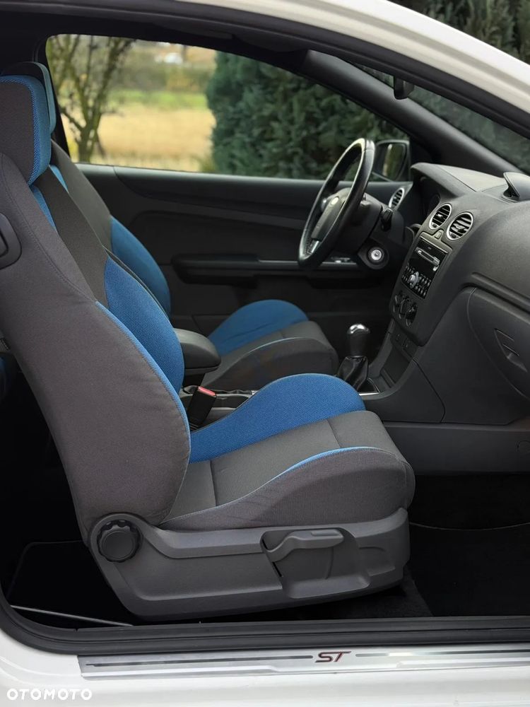 Ford Focus 2.5 ST - 16