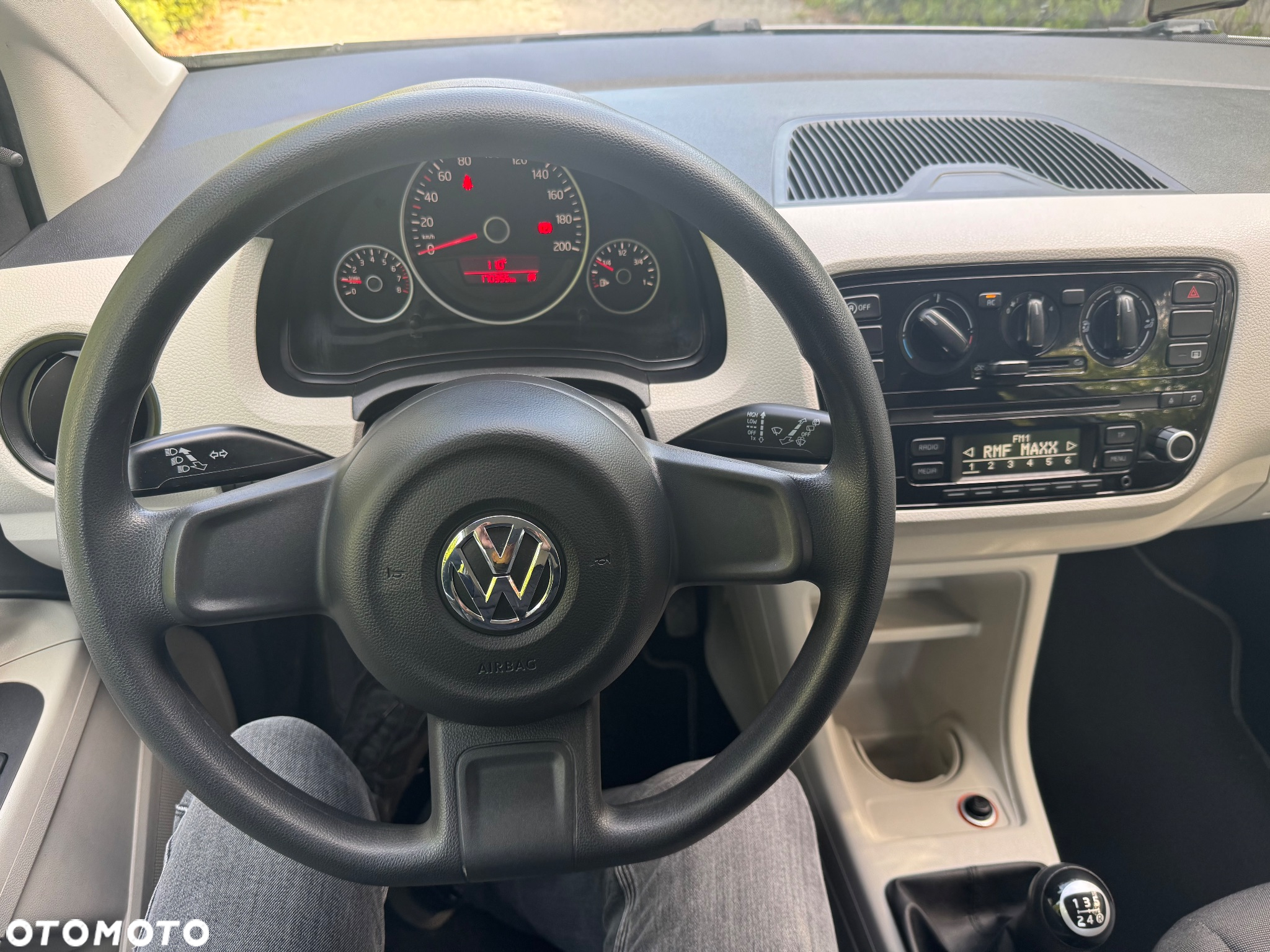 Volkswagen up! (BlueMotion Technology) move - 11