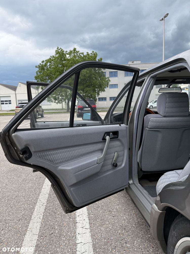 Mercedes-Benz W201 (190) - 13