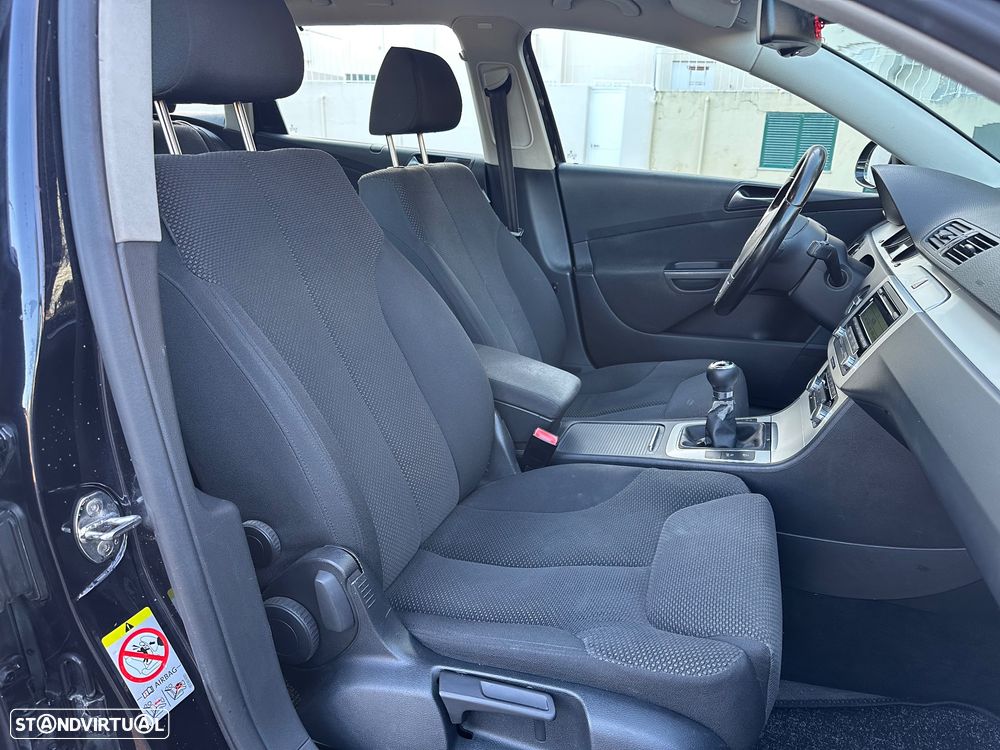 VW Passat 1.6 TDI Confortline - 18
