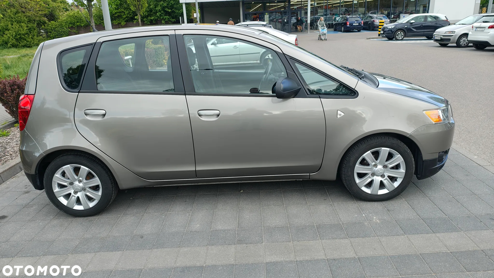Mitsubishi Colt - 4