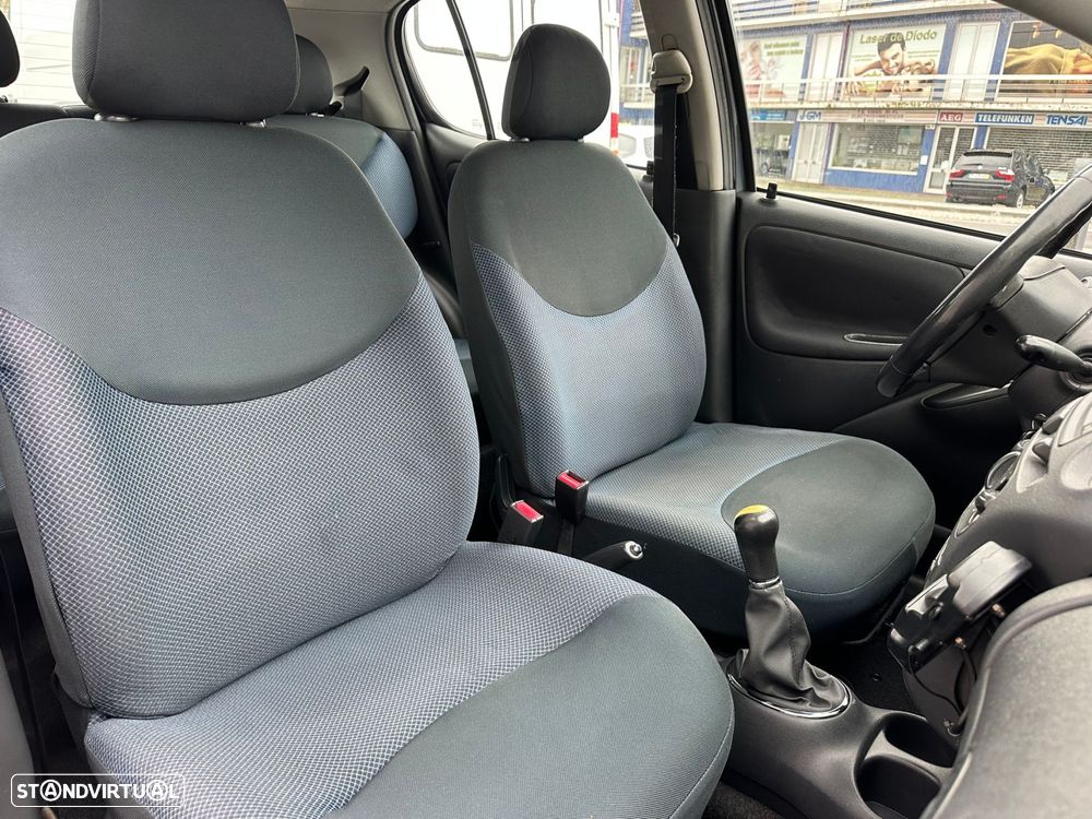 Toyota Yaris 1.0 Sol AC - 10