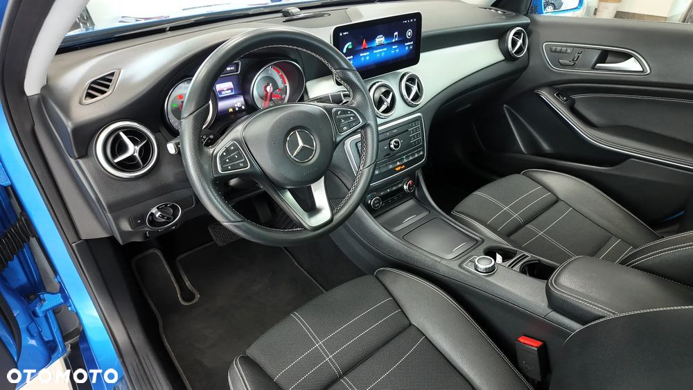 Mercedes-Benz GLA 250 4Matic 7G-DCT UrbanStyle Edition - 10