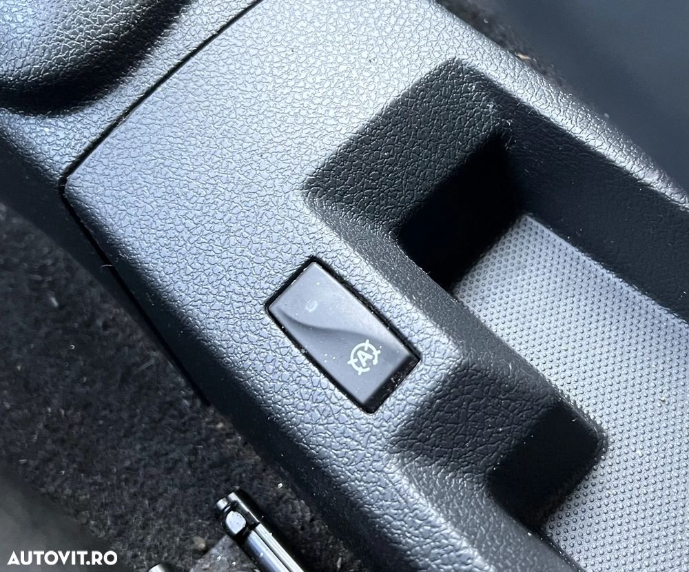 Dacia Sandero TCe 90 Celebration - 14