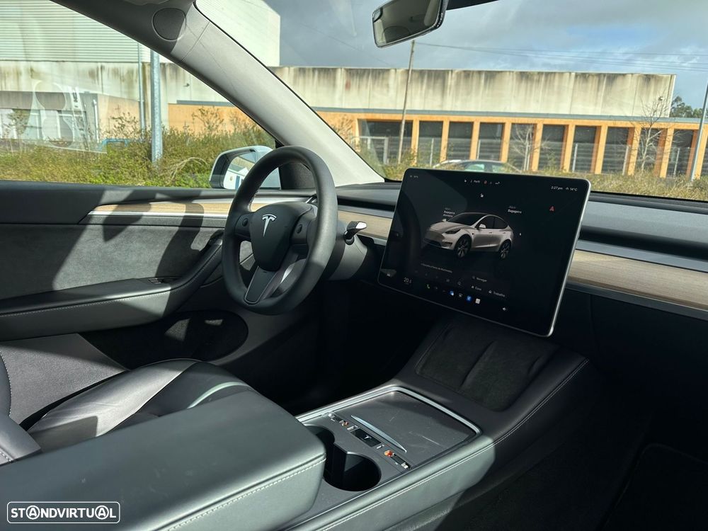 Tesla Model Y Long Range Dual Motor AWD - 14