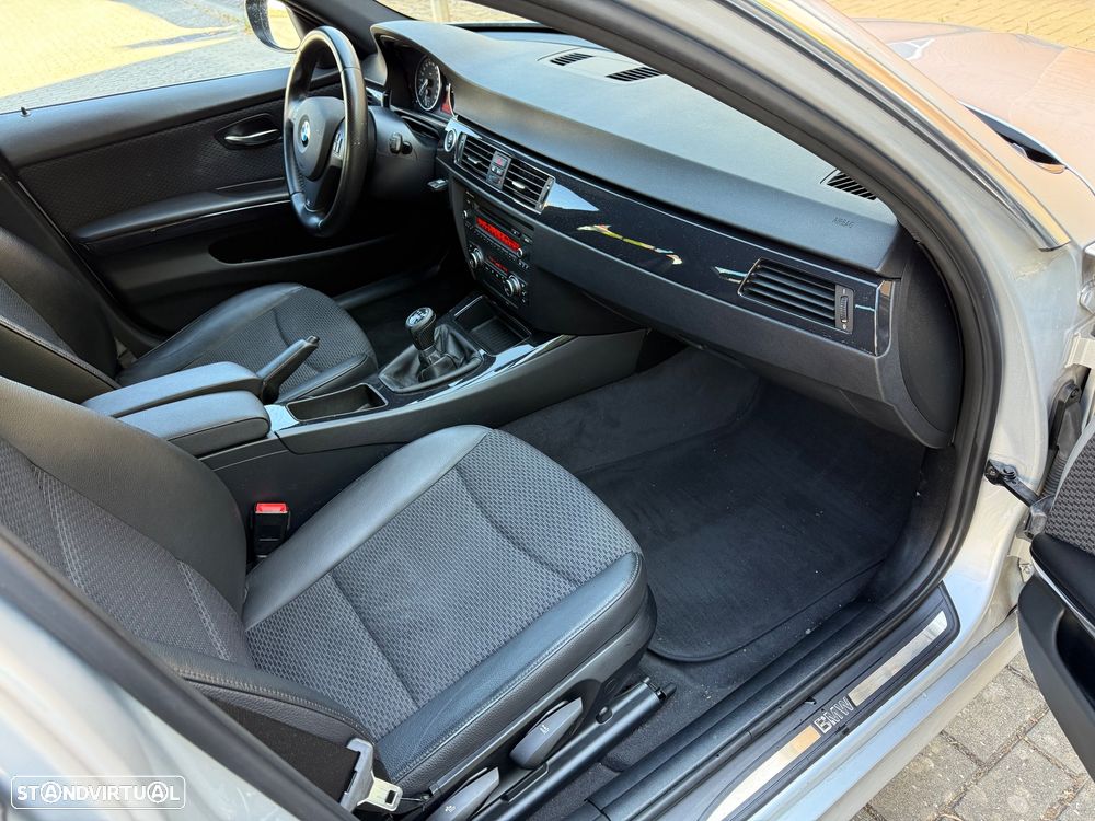 BMW 320 d Pack M - 15