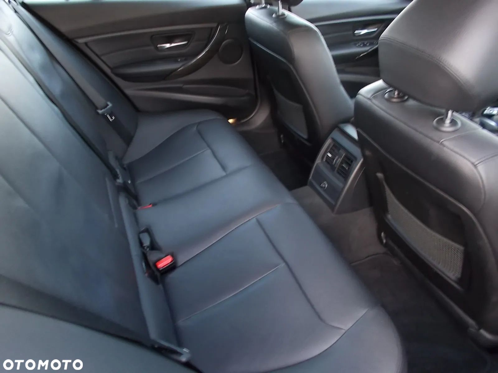 BMW Seria 3 320d Luxury Line - 9