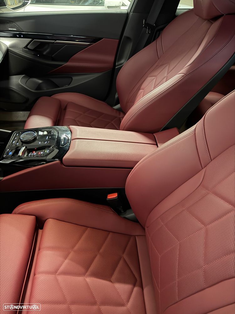 BMW i5 - 11