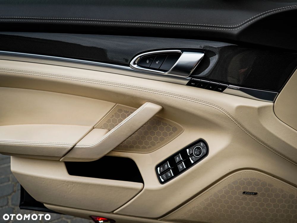 Porsche Panamera - 24