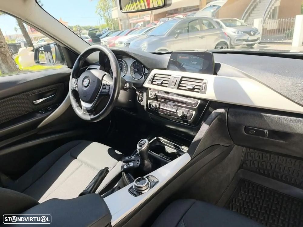 BMW 318 i Sport Line - 12