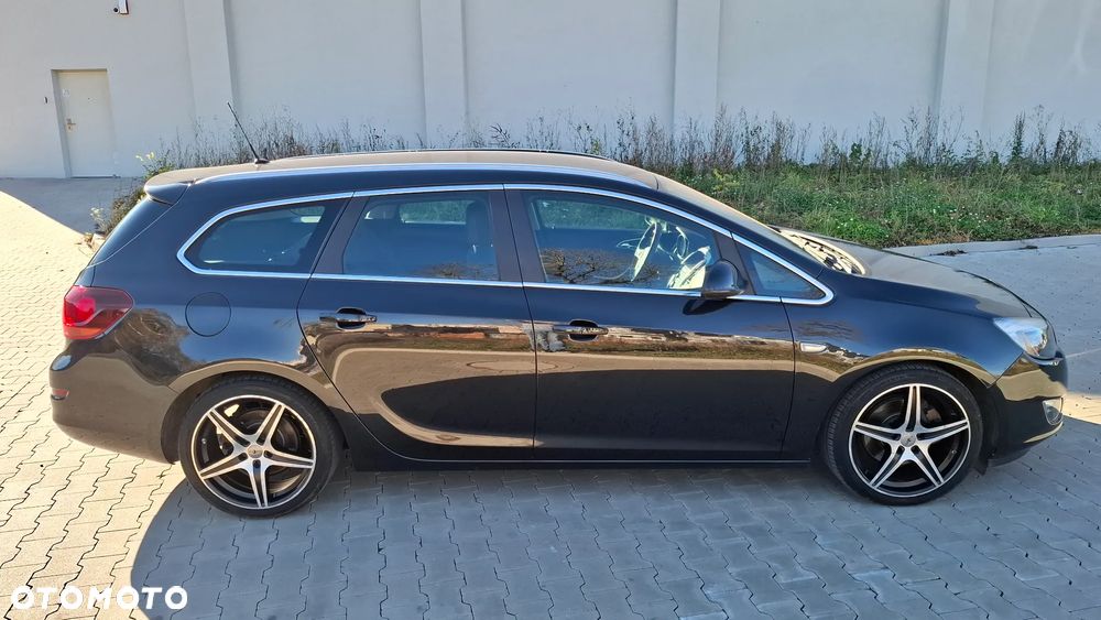 Opel Astra 1.6 Turbo 150 Jahre - 3