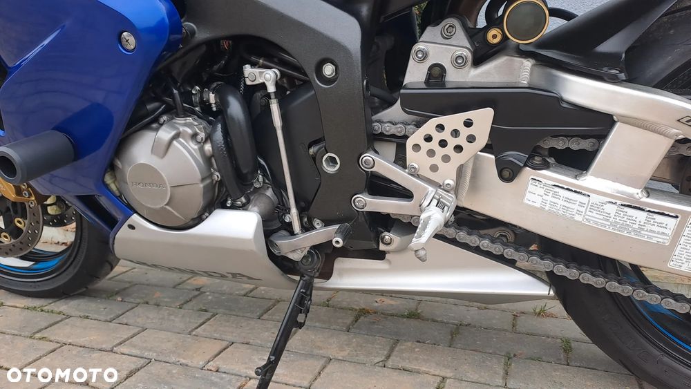 Honda CBR - 32