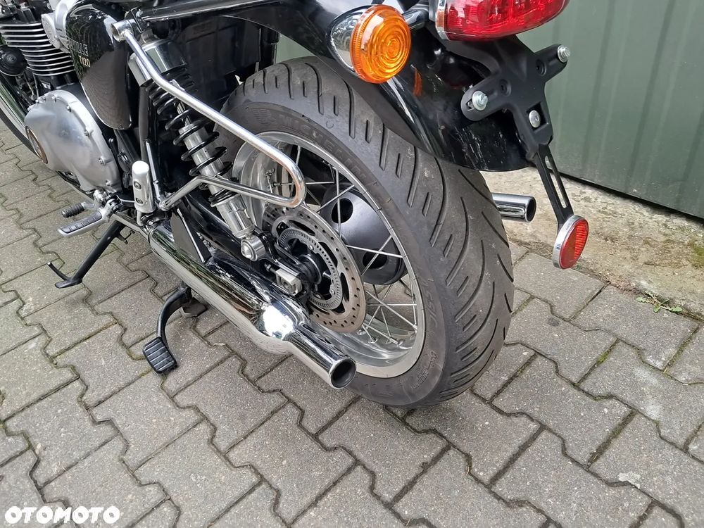 Triumph Bonneville - 7