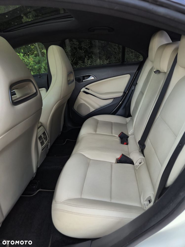 Mercedes-Benz CLA 250 7G-DCT - 9