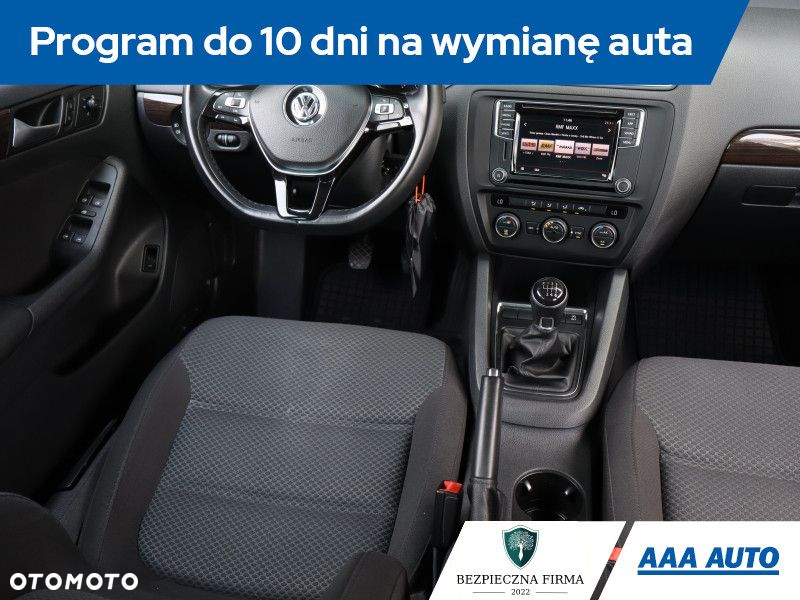 Volkswagen Jetta - 8